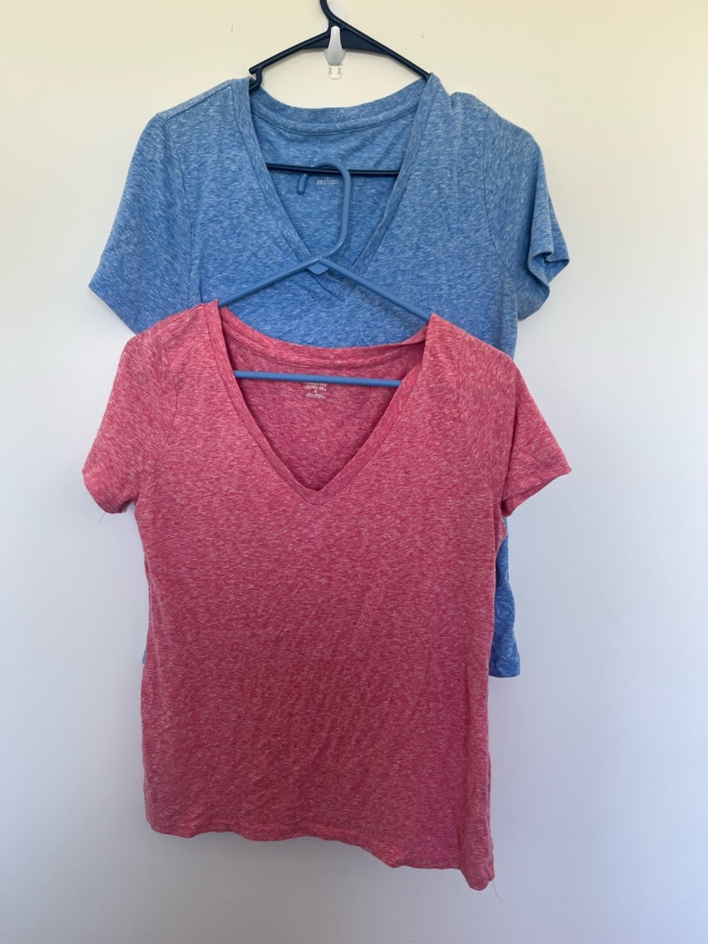 Mossimo Supply Co. Heathered Red & Blue V-Neck Short Sleeve Tee
